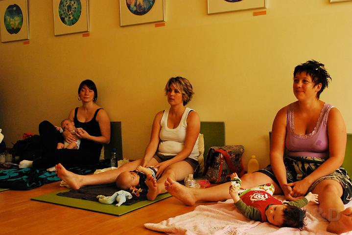 Zonneoog babymassage mei 2009 (5).JPG